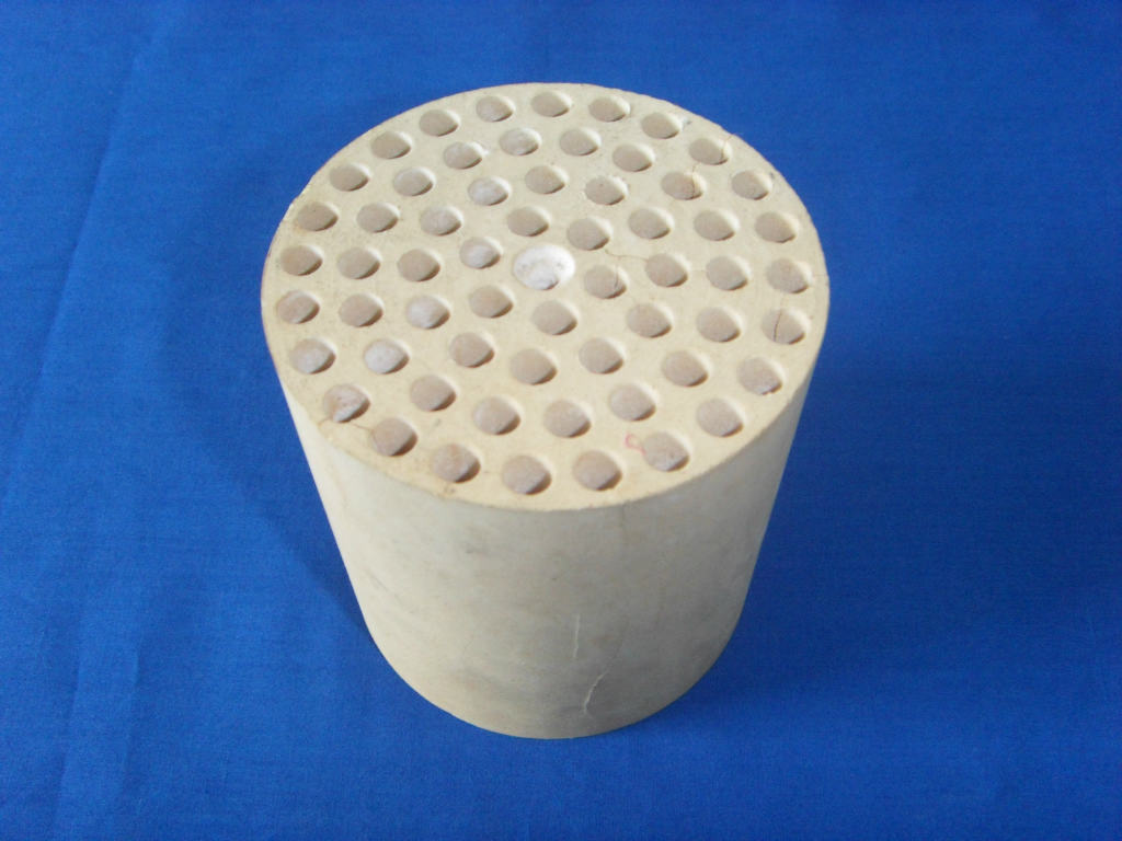 宜興金田瓷業(yè)多孔氧化鋁陶瓷 品質(zhì)與價格的雙重優(yōu)勢